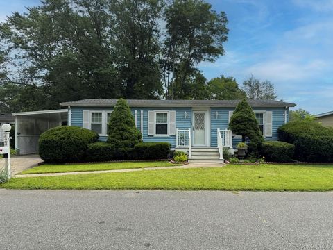 1661 Old Country 423 Riverhead NY 11901