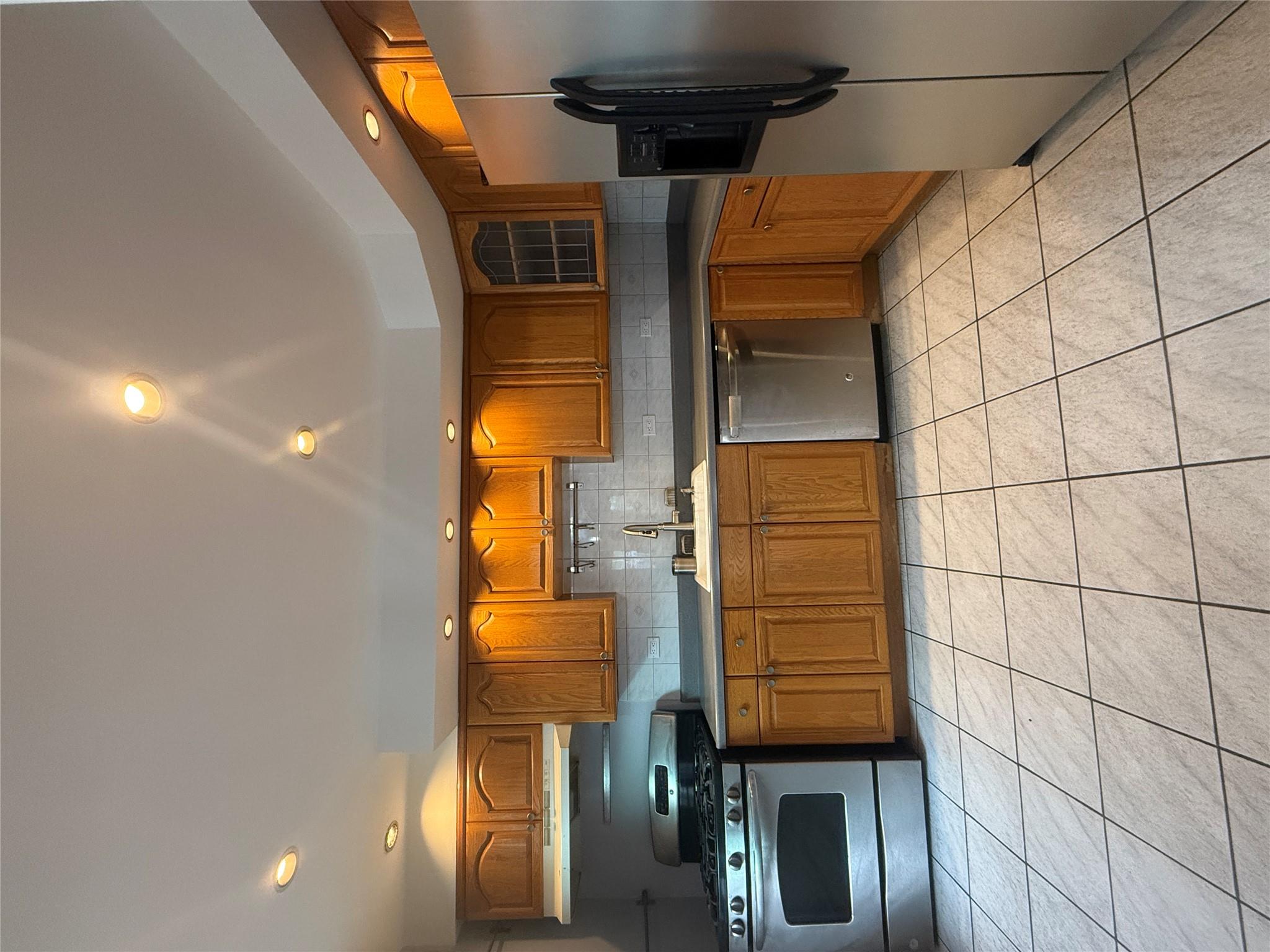 Rental Property at 69 Place Pl, Glendale, Queens, NY - Bedrooms: 3 
Bathrooms: 1 
Rooms: 7  - $3,200 MO.