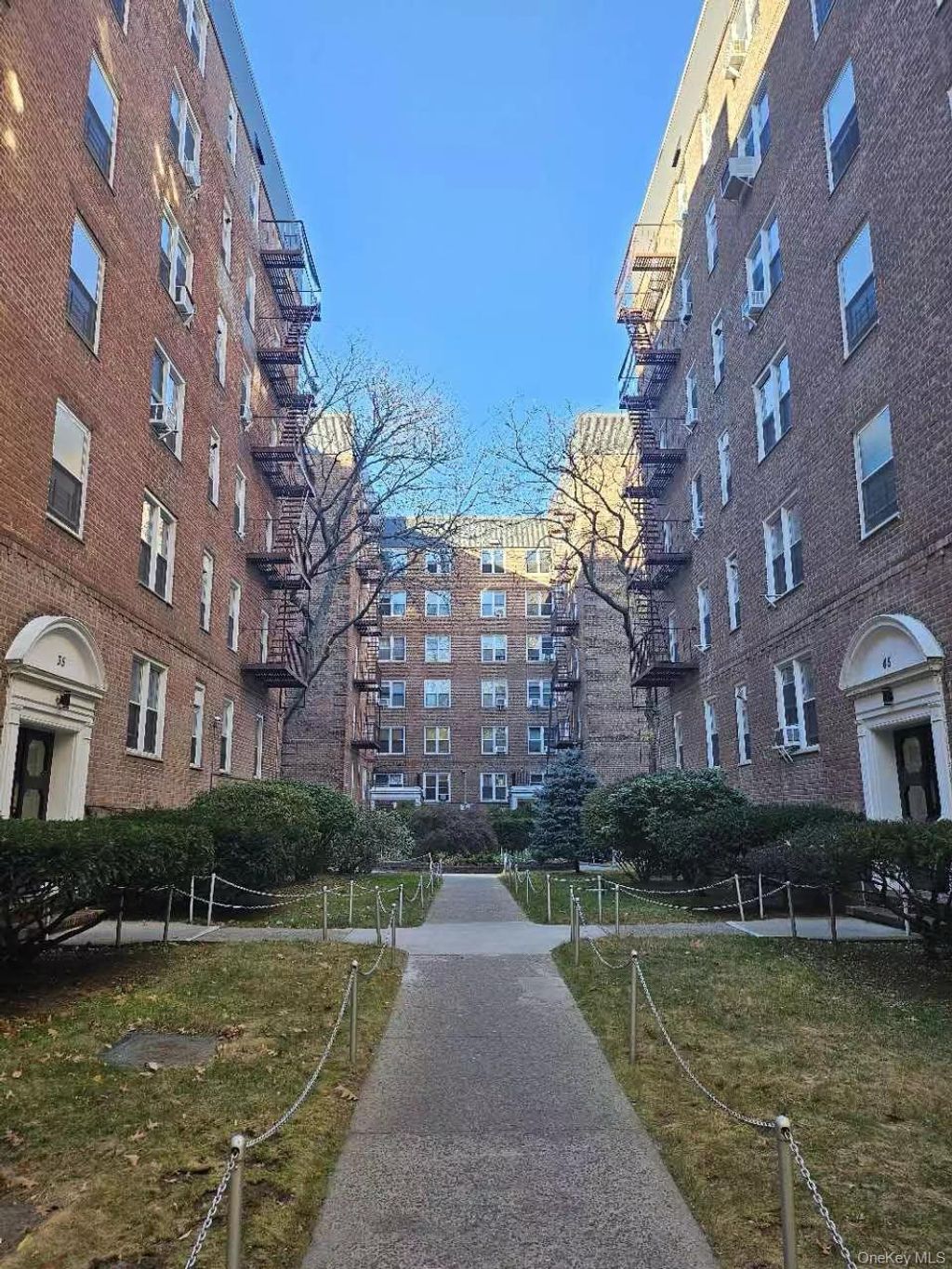 Photo of 144-45 Sanford Avenue #6A, Flushing, NY 11355 (MLS # 951990)
