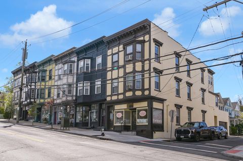 MLS: 853043
