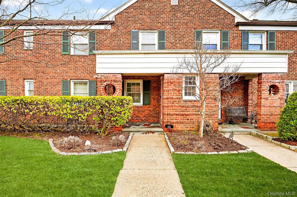 Photo of 66 Robins Crescent #66, New Rochelle, NY 10801 (MLS # 970542)