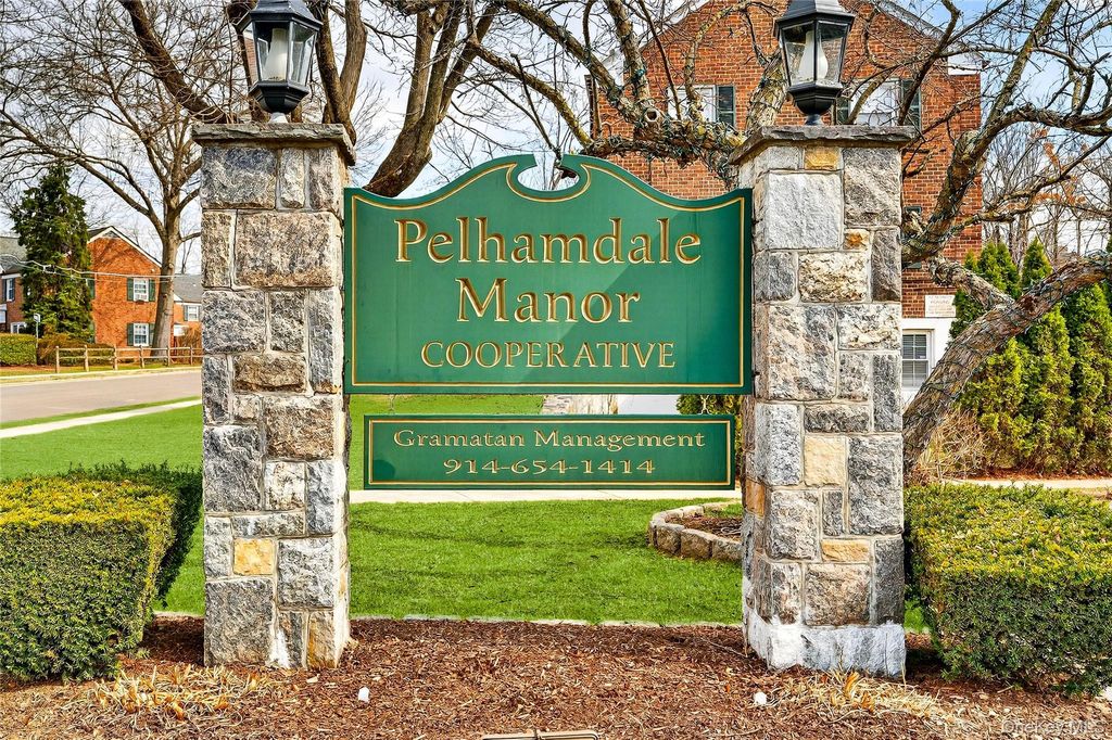 Photo of 66 Robins Crescent #66, New Rochelle, NY 10801 (MLS # 970542)