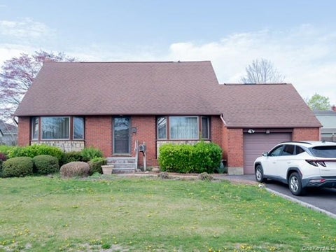 Homes For Sale - 9 Goshen Street<br/> Deer Park, NY 11729