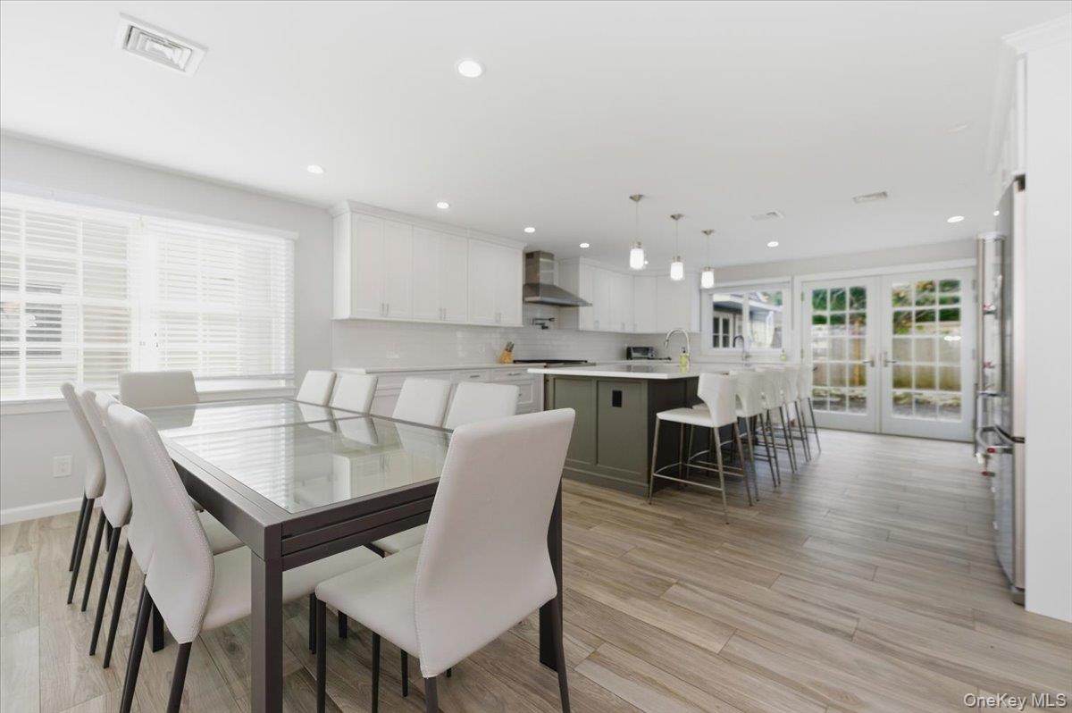 Atlantic Beach, New York 11509, United States, 6 Bedrooms Bedrooms, ,4 BathroomsBathrooms,Residential,Active,248380