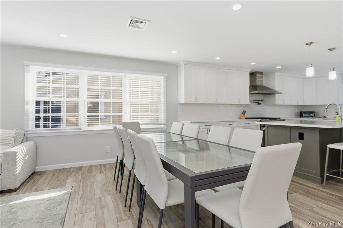 Atlantic Beach, New York 11509, United States, 6 Bedrooms Bedrooms, ,4 BathroomsBathrooms,Residential,Active,248380