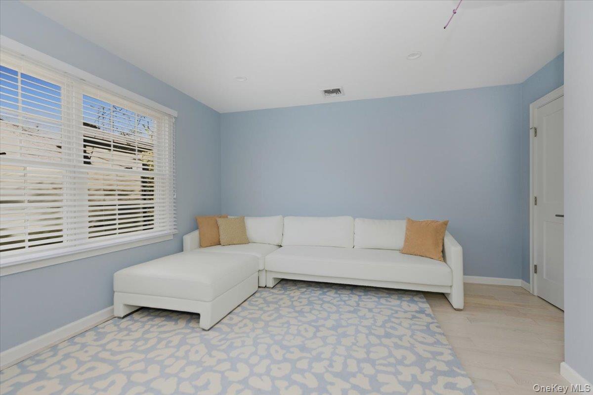 Atlantic Beach, New York 11509, United States, 6 Bedrooms Bedrooms, ,4 BathroomsBathrooms,Residential,Active,248380