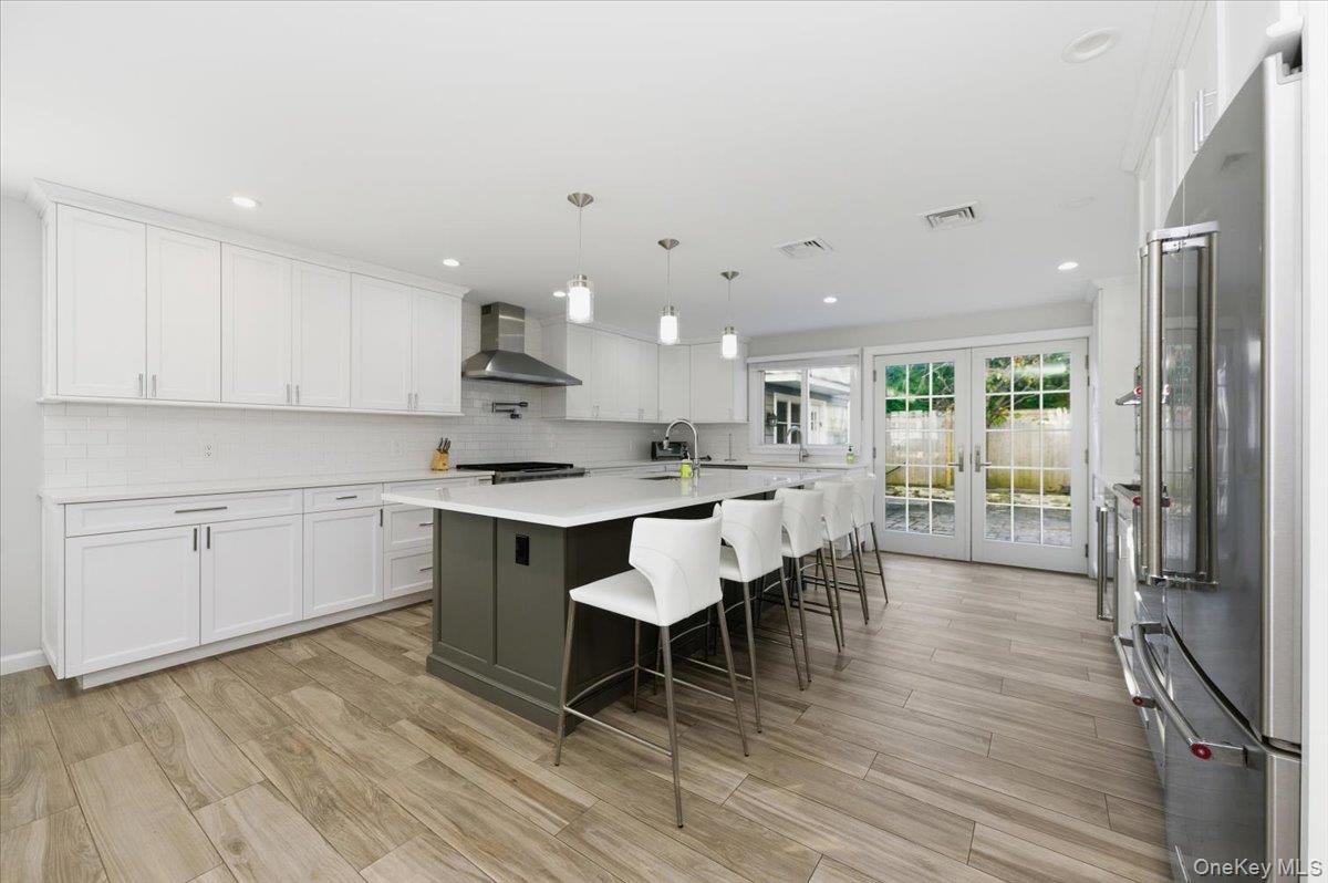 Atlantic Beach, New York 11509, United States, 6 Bedrooms Bedrooms, ,4 BathroomsBathrooms,Residential,Active,248380