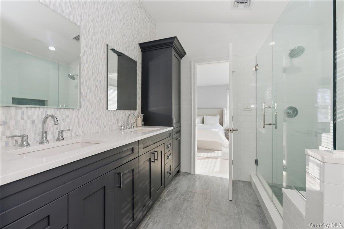 Atlantic Beach, New York 11509, United States, 6 Bedrooms Bedrooms, ,4 BathroomsBathrooms,Residential,Active,248380