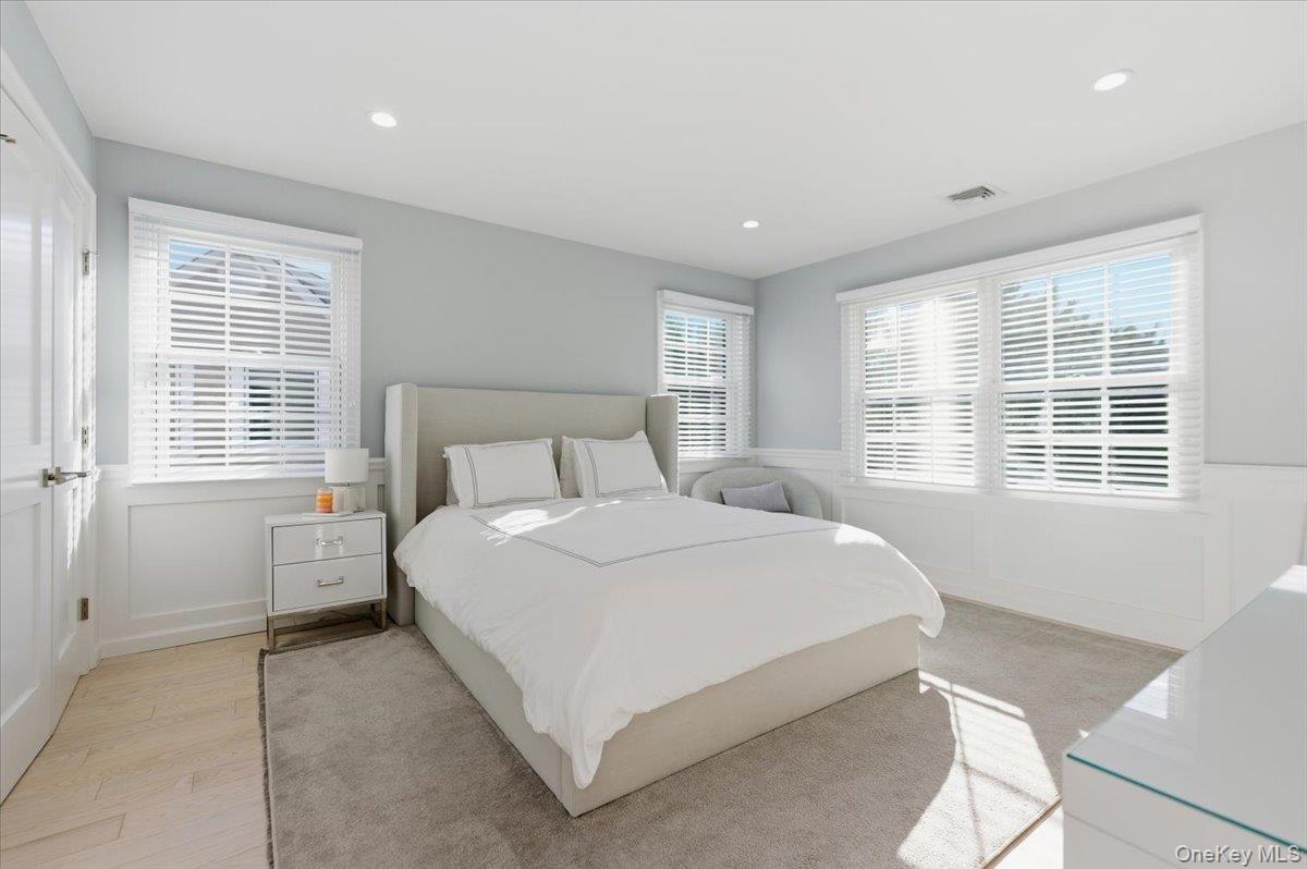 Atlantic Beach, New York 11509, United States, 6 Bedrooms Bedrooms, ,4 BathroomsBathrooms,Residential,Active,248380