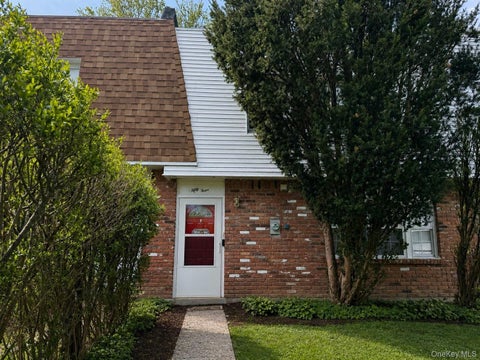 Homes For Sale - 54 Whitman Court<br/> Middletown, NY 10941