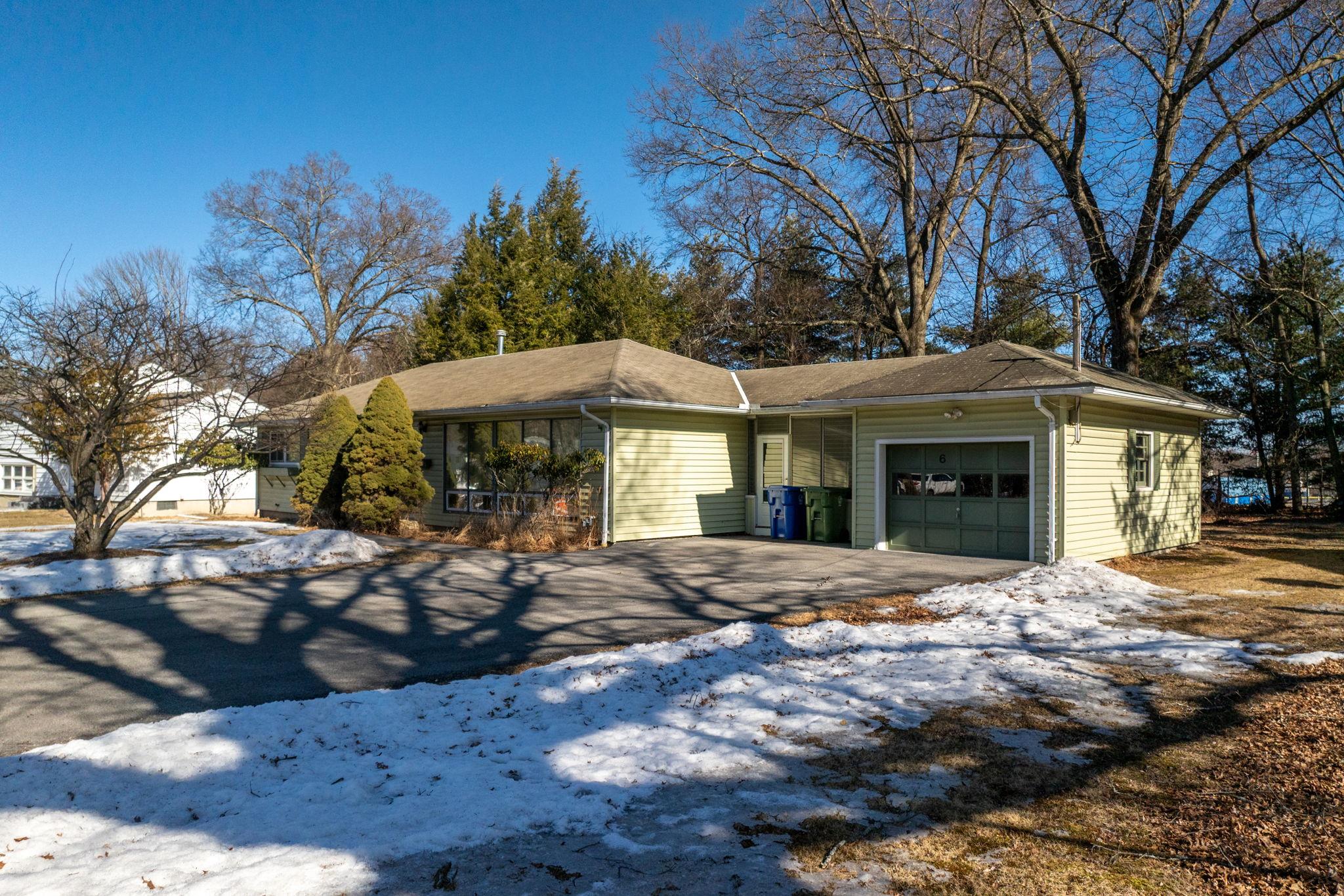 6 Thomas Jefferson Place, Middletown, New York image 2
