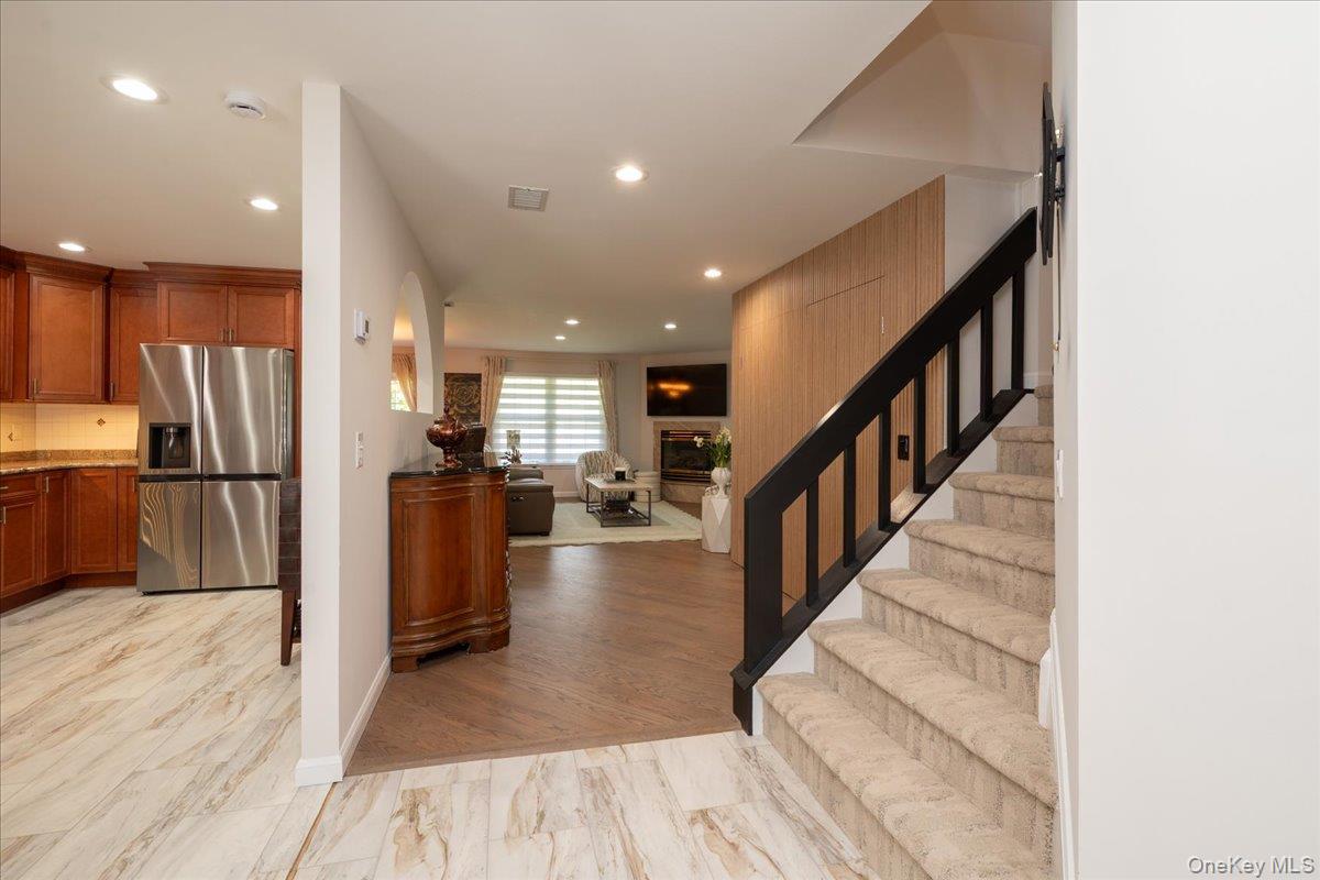 55 Lakebridge Drive S