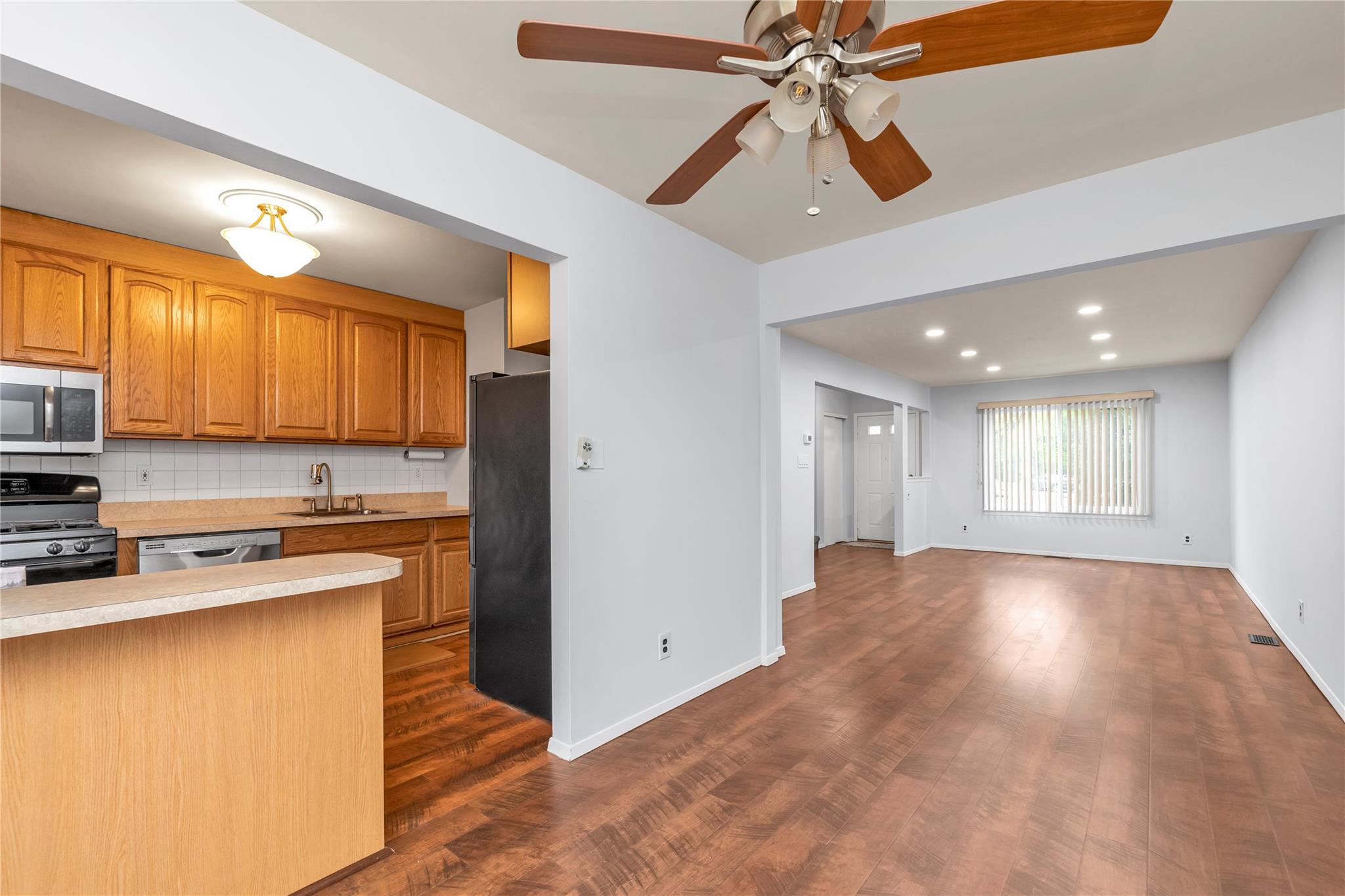 36 Town House Drive #36, Massapequa Park, New York image 5