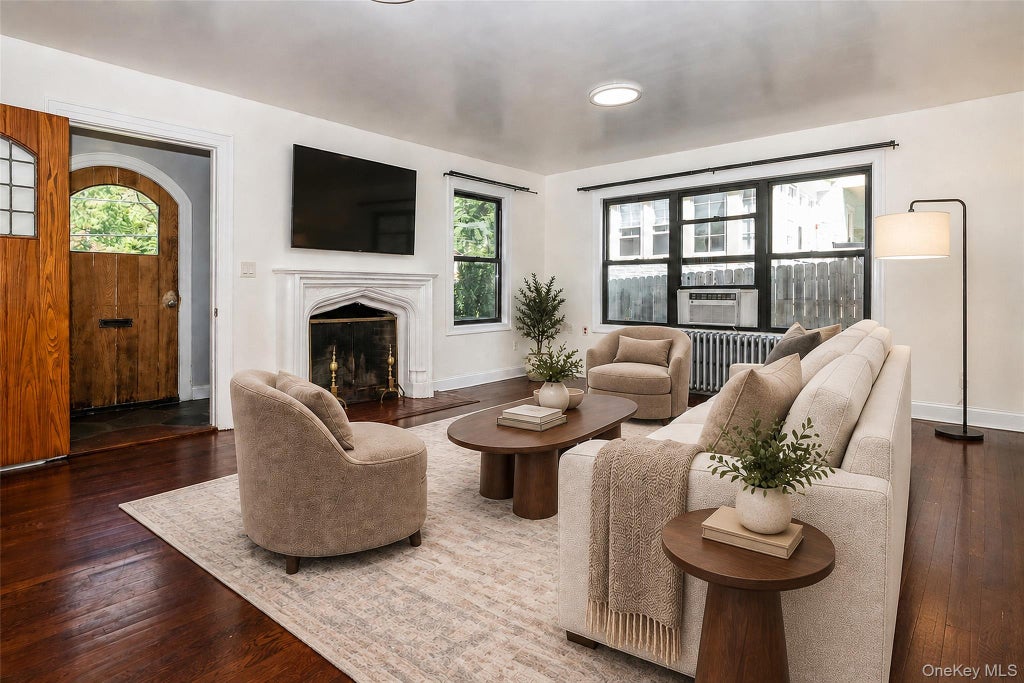 Photo of 887 Webster Avenue, New Rochelle, NY 10804 (MLS # 1053666)