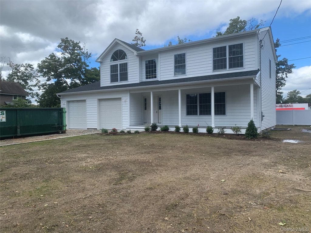 Photo of 91 Beverly Road, Babylon, NY 11702 (MLS # 910246)