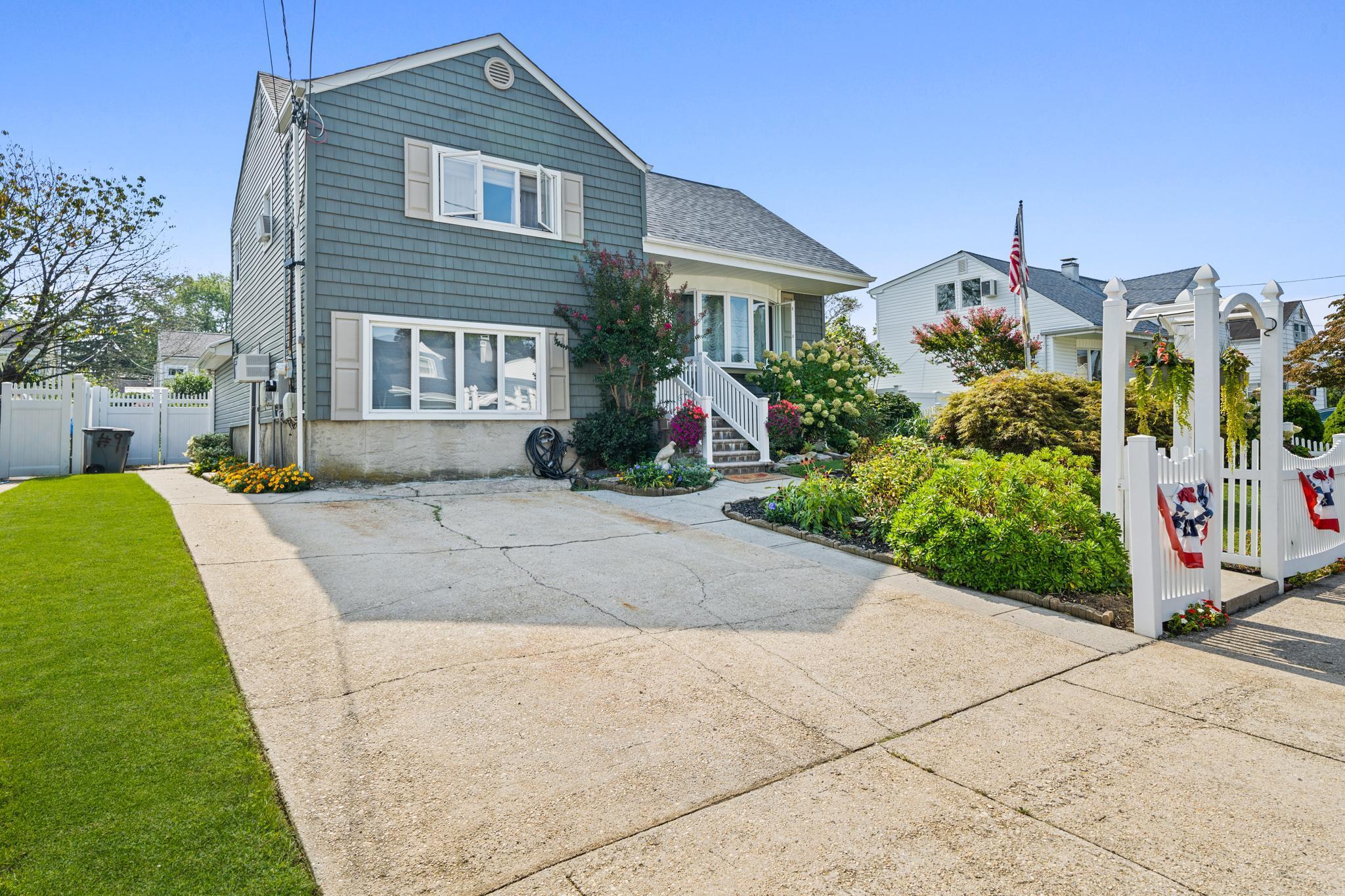 9 Duke Street, North Babylon, New York image 1