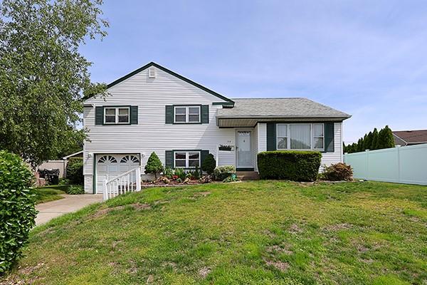 32 Pembroke Drive, Massapequa, New York image 2