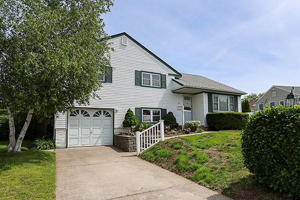 32 Pembroke Drive, Massapequa, New York image 1
