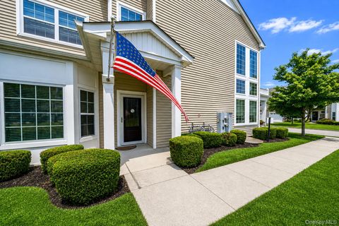 Condo For Sale - 32 Avery Way<br/> Suffolk County, Blue Point, NY 11772