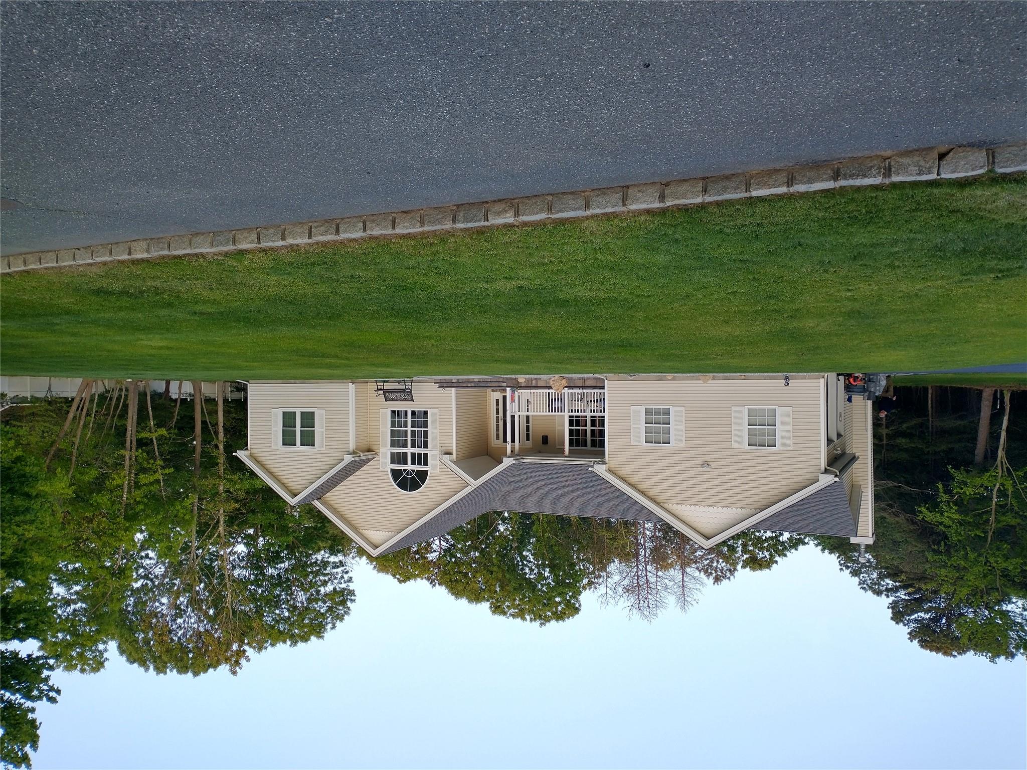 6 Susan Lane, Middle Island, New York image 1