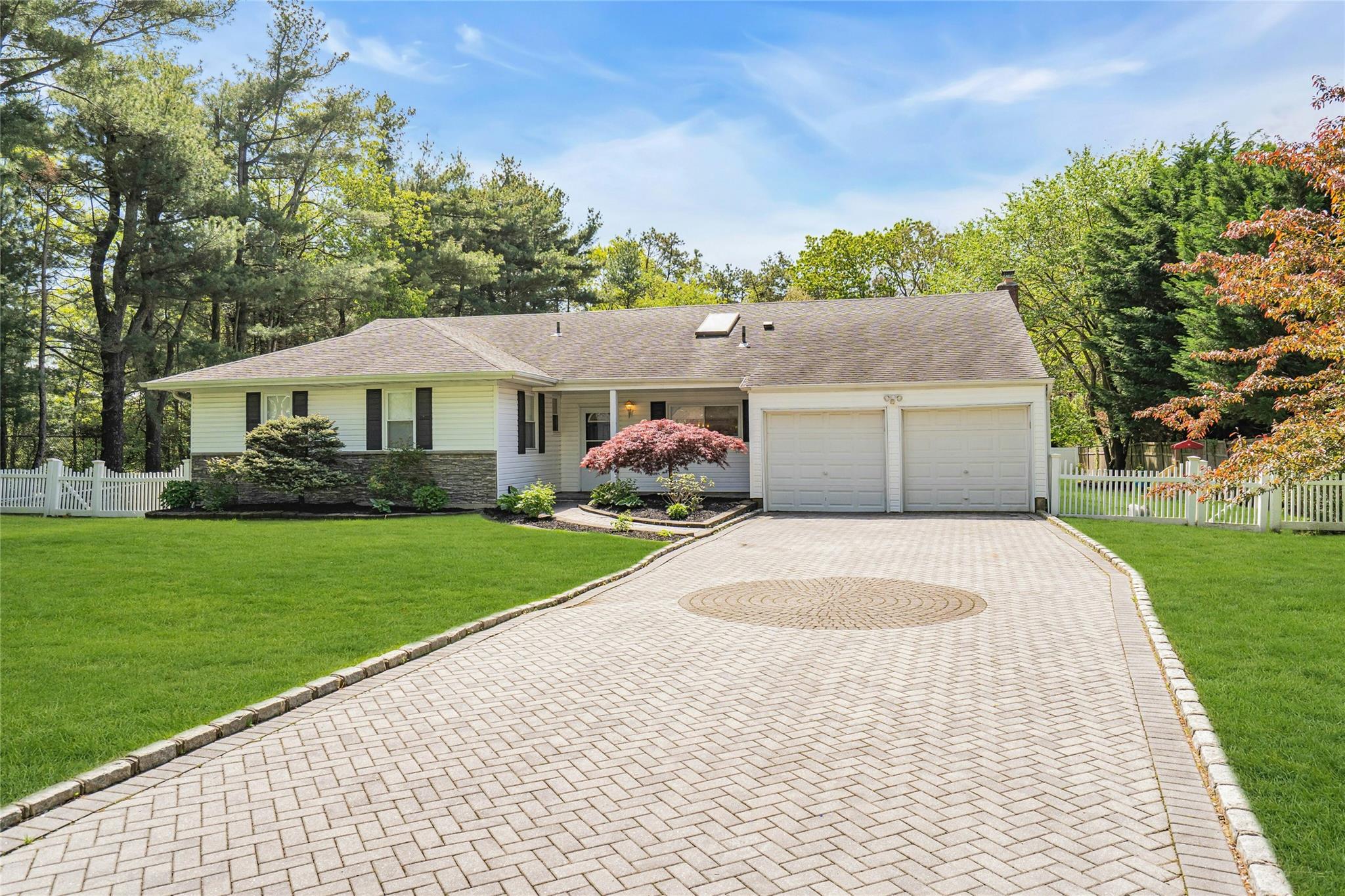 25 Gleason Drive, Dix Hills, New York image 3