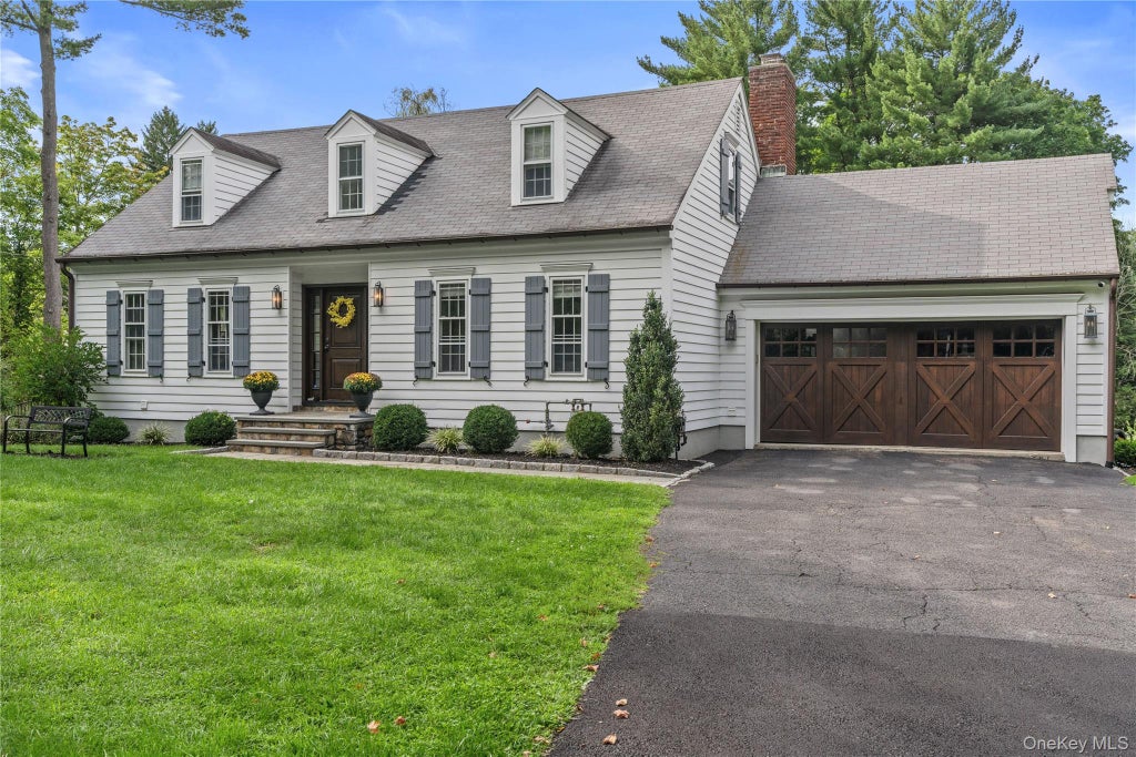 Photo of 406 Bedford Road, Chappaqua, NY 10514 (MLS # 1044050)
