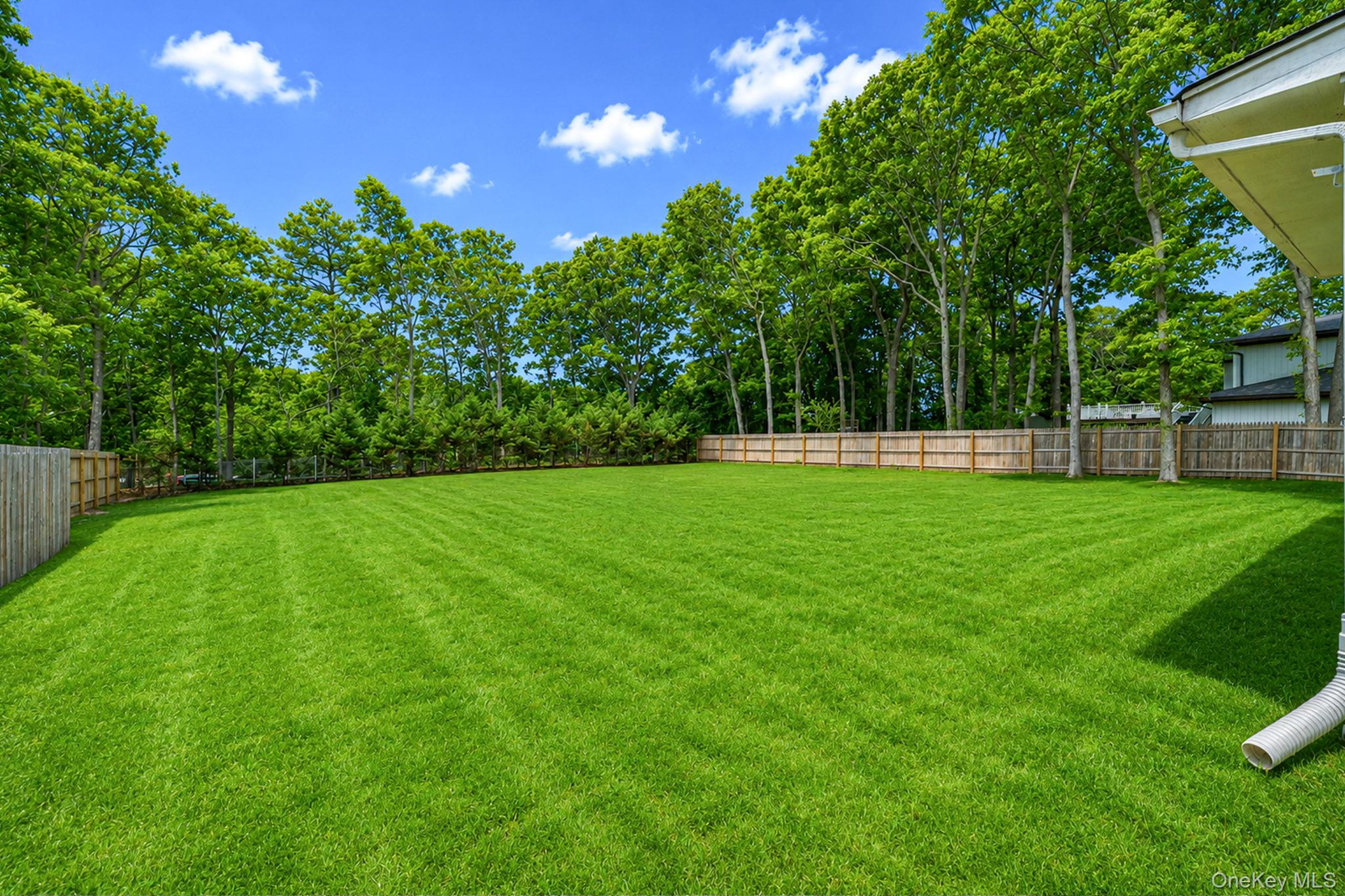 6 Rolling Woods Lane