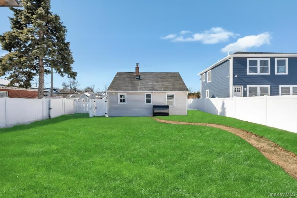 Photo of 1333 5th Avenue, Bay Shore, NY 11706 (MLS # 960072)