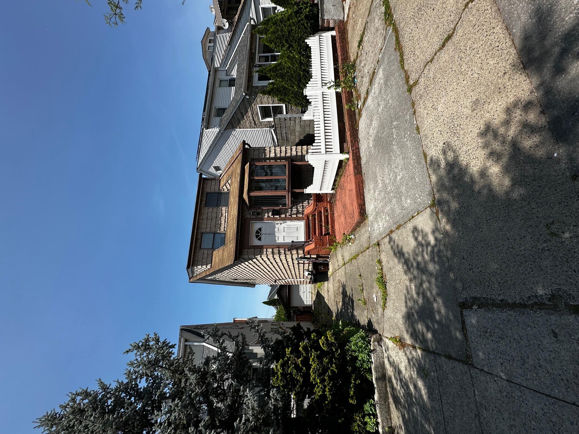 Property for Sale at Grand Avenue, Maspeth, Queens, NY - Bedrooms: 3 
Bathrooms: 1 
Rooms: 5  - $849,000