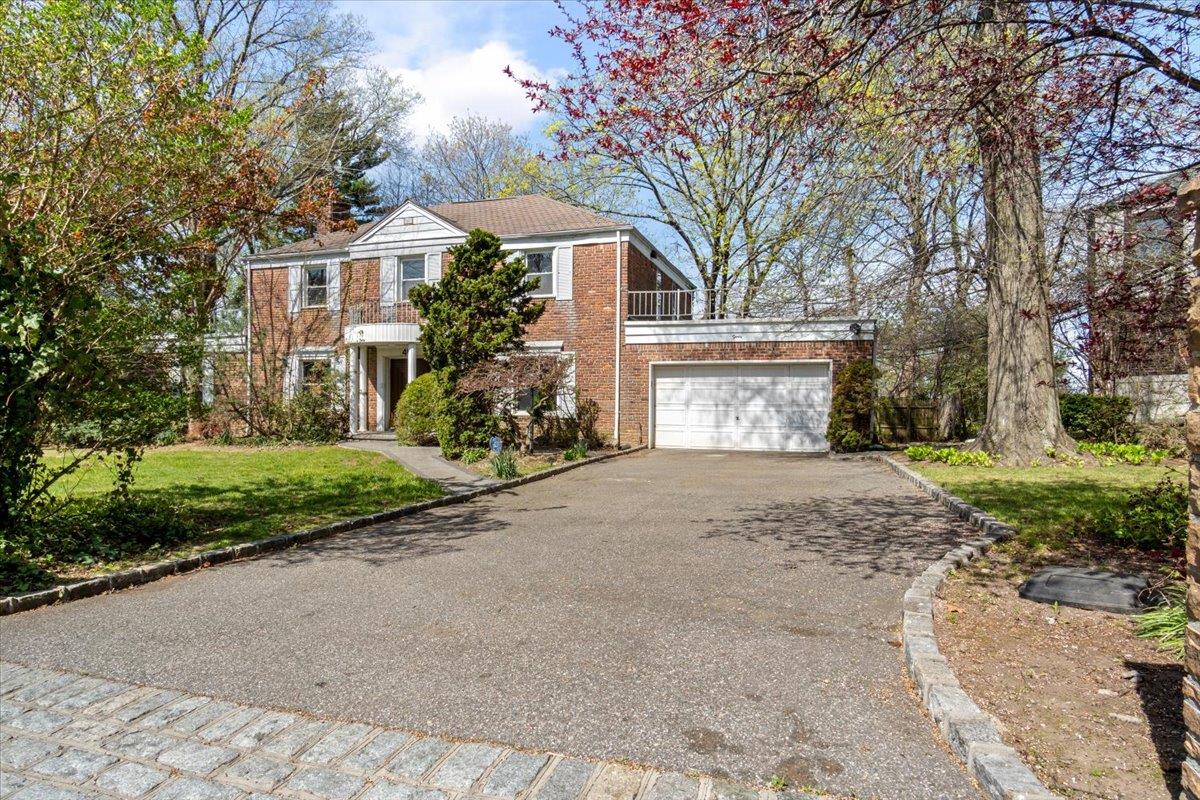 40 Hawthorne Lane, Great Neck, New York image 3