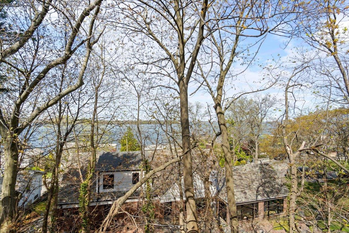 40 Hawthorne Lane, Great Neck, New York image 2
