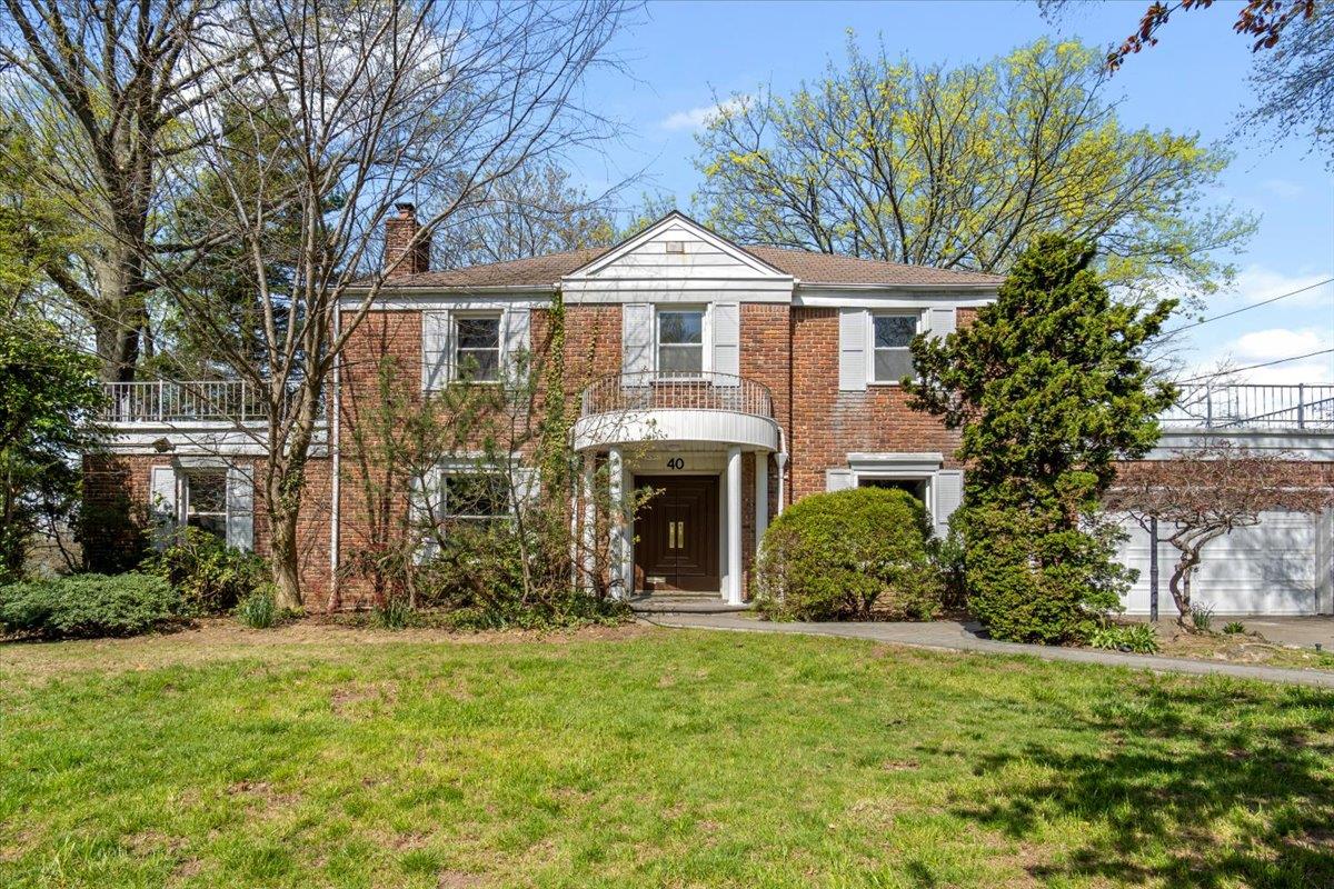 40 Hawthorne Lane, Great Neck, New York image 1