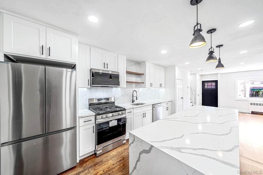Photo of 4059 Paulding Avenue, Bronx, NY 10466 (MLS # 1032510)