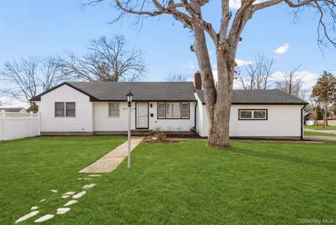38 Chenango Drive Bay Shore NY 11706