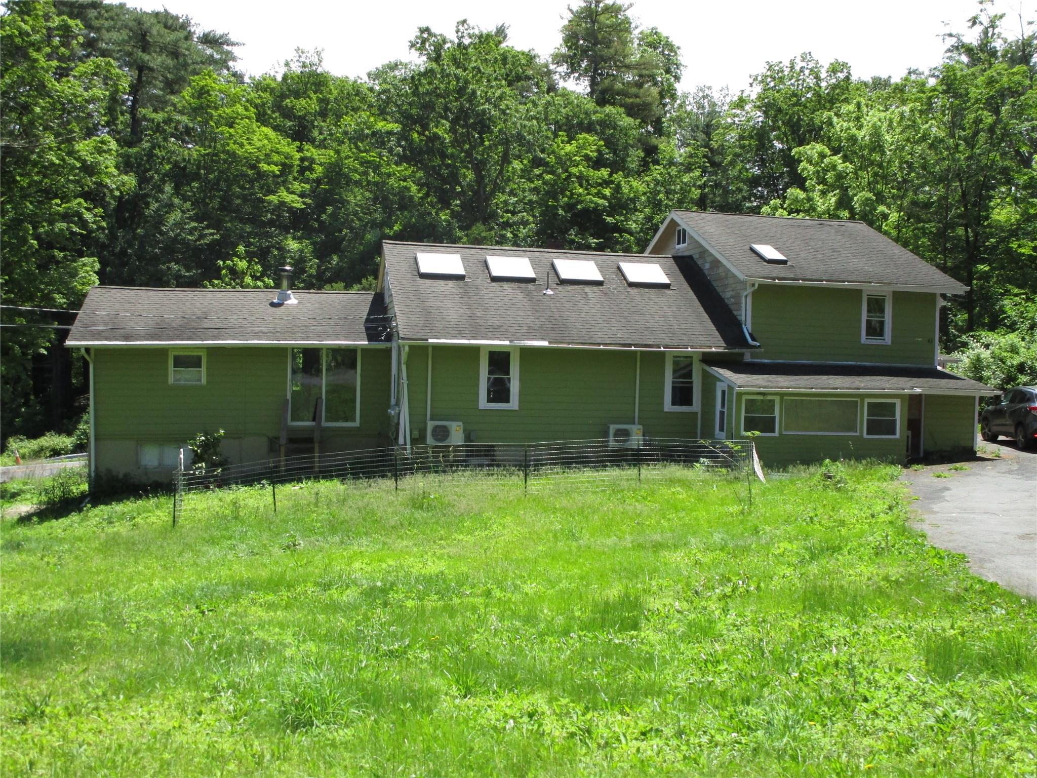 Kingston, New York 12401, United States, 4 Bedrooms Bedrooms, ,3 BathroomsBathrooms,Residential,Active,141875