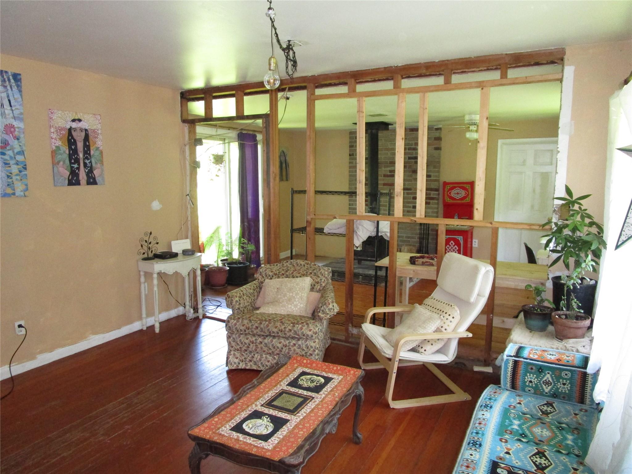 Kingston, New York 12401, United States, 4 Bedrooms Bedrooms, ,3 BathroomsBathrooms,Residential,Active,141875