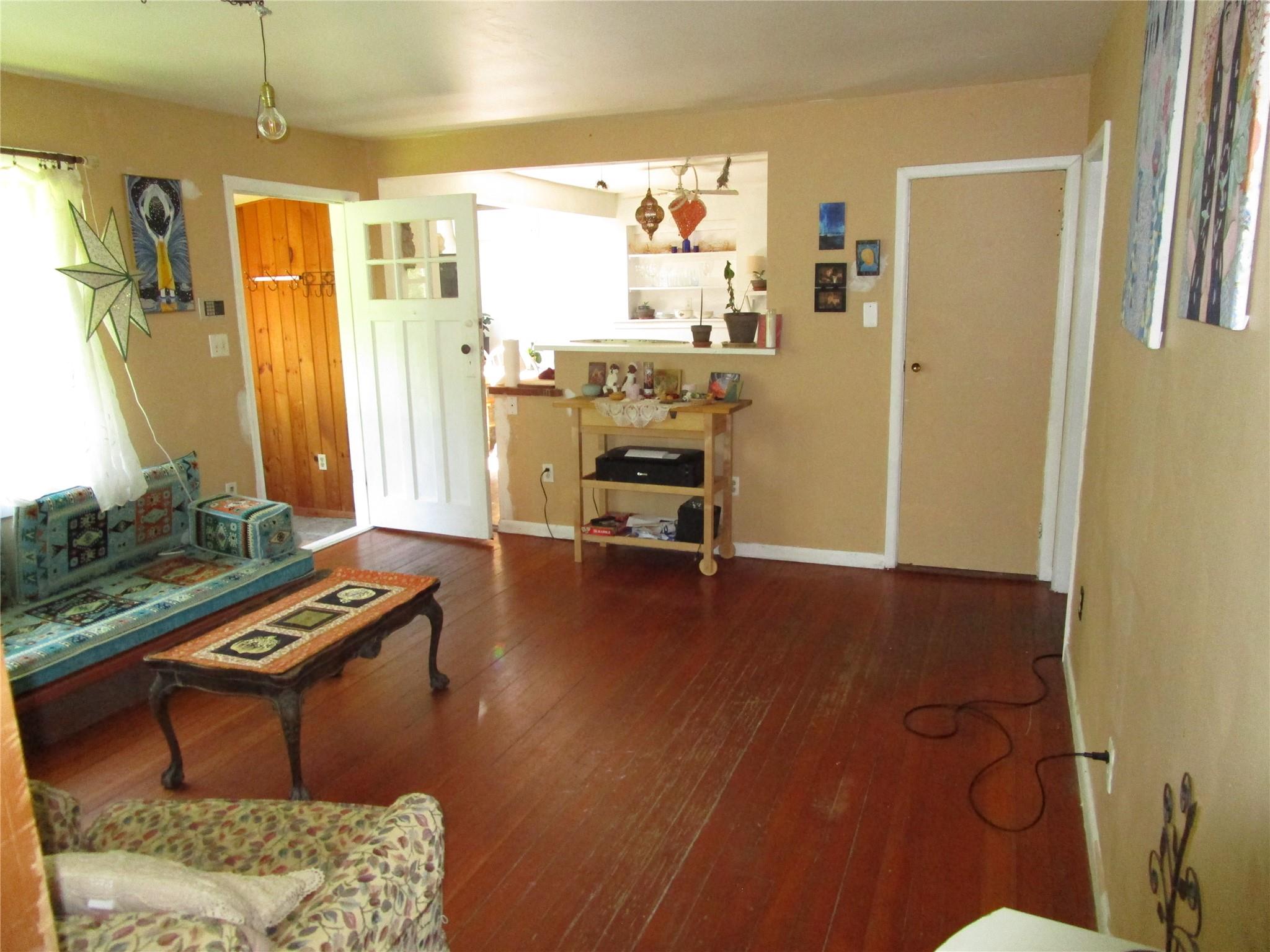 Kingston, New York 12401, United States, 4 Bedrooms Bedrooms, ,3 BathroomsBathrooms,Residential,Active,141875