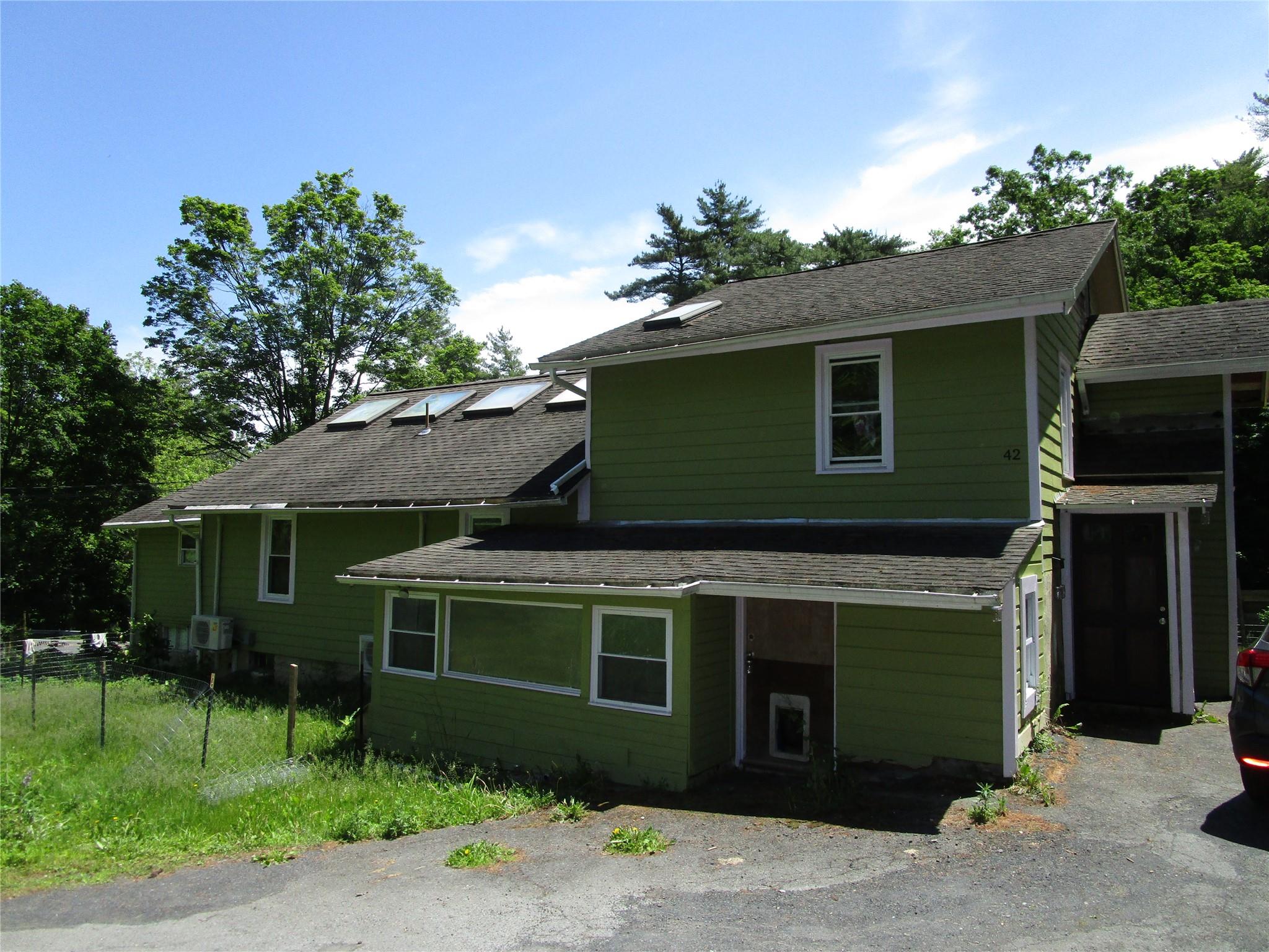 Kingston, New York 12401, United States, 4 Bedrooms Bedrooms, ,3 BathroomsBathrooms,Residential,Active,141875