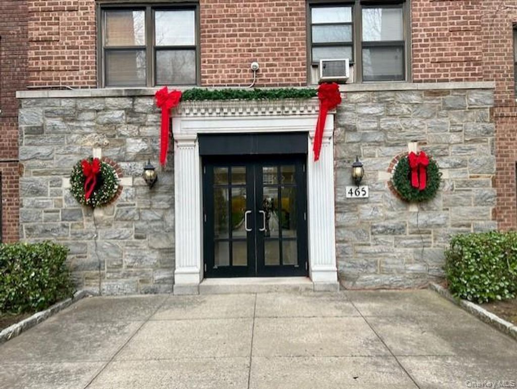 Photo of 465 E Lincoln Avenue #516, Mount Vernon, NY 10552 (MLS # 940820)