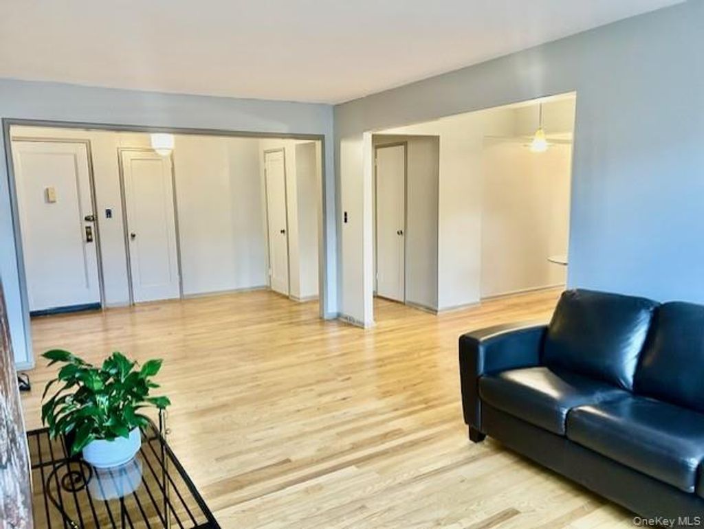 Photo of 465 E Lincoln Avenue #516, Mount Vernon, NY 10552 (MLS # 940820)