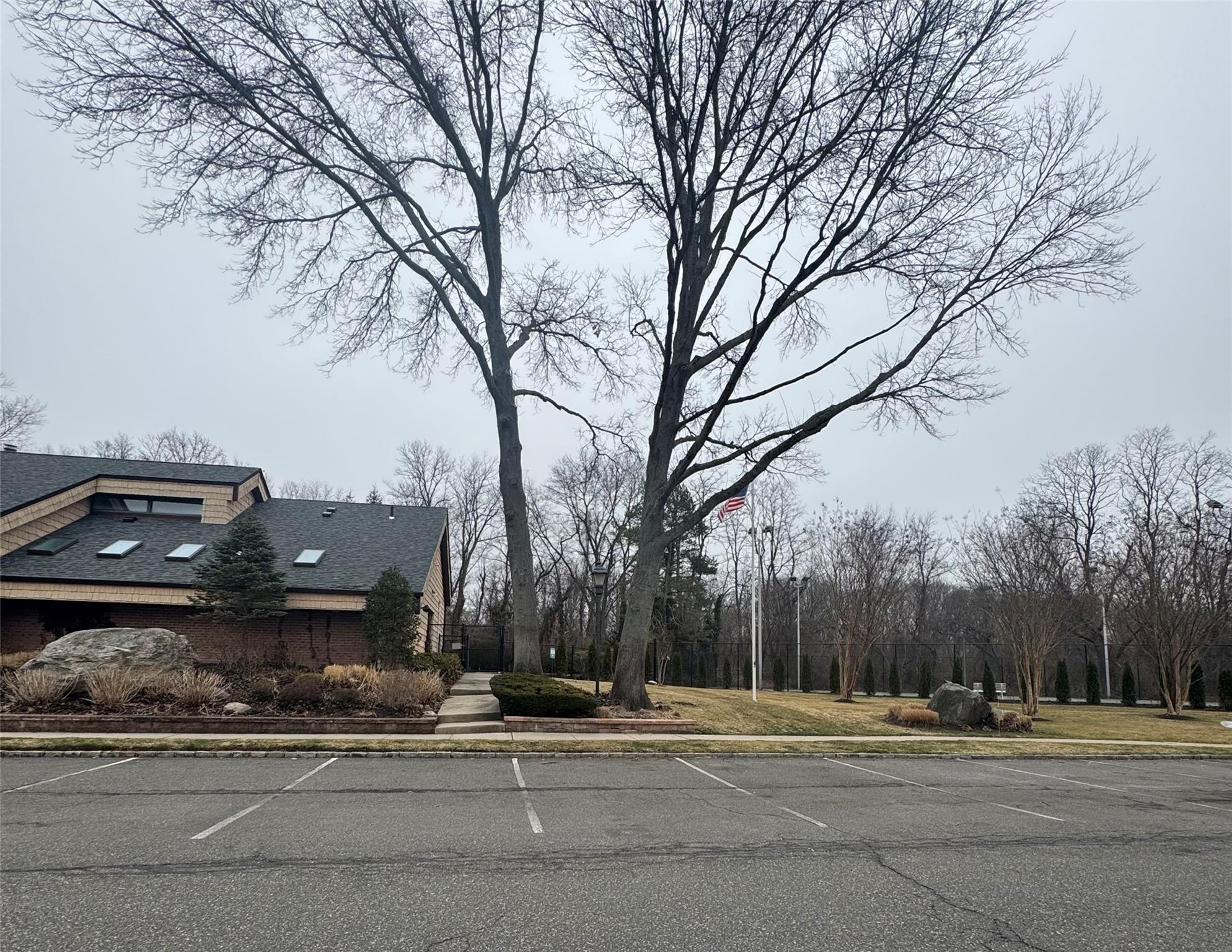 109 S Glen Way, Syosset, New York image 22