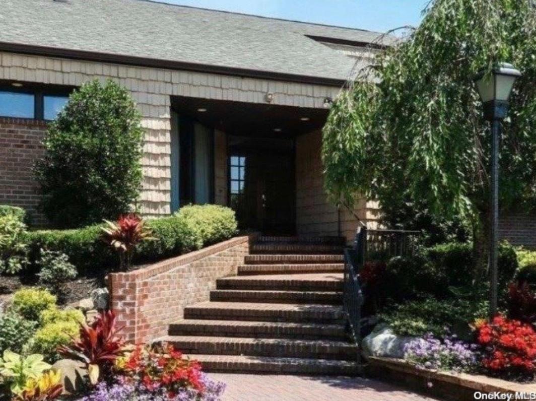 109 S Glen Way, Syosset, New York image 31
