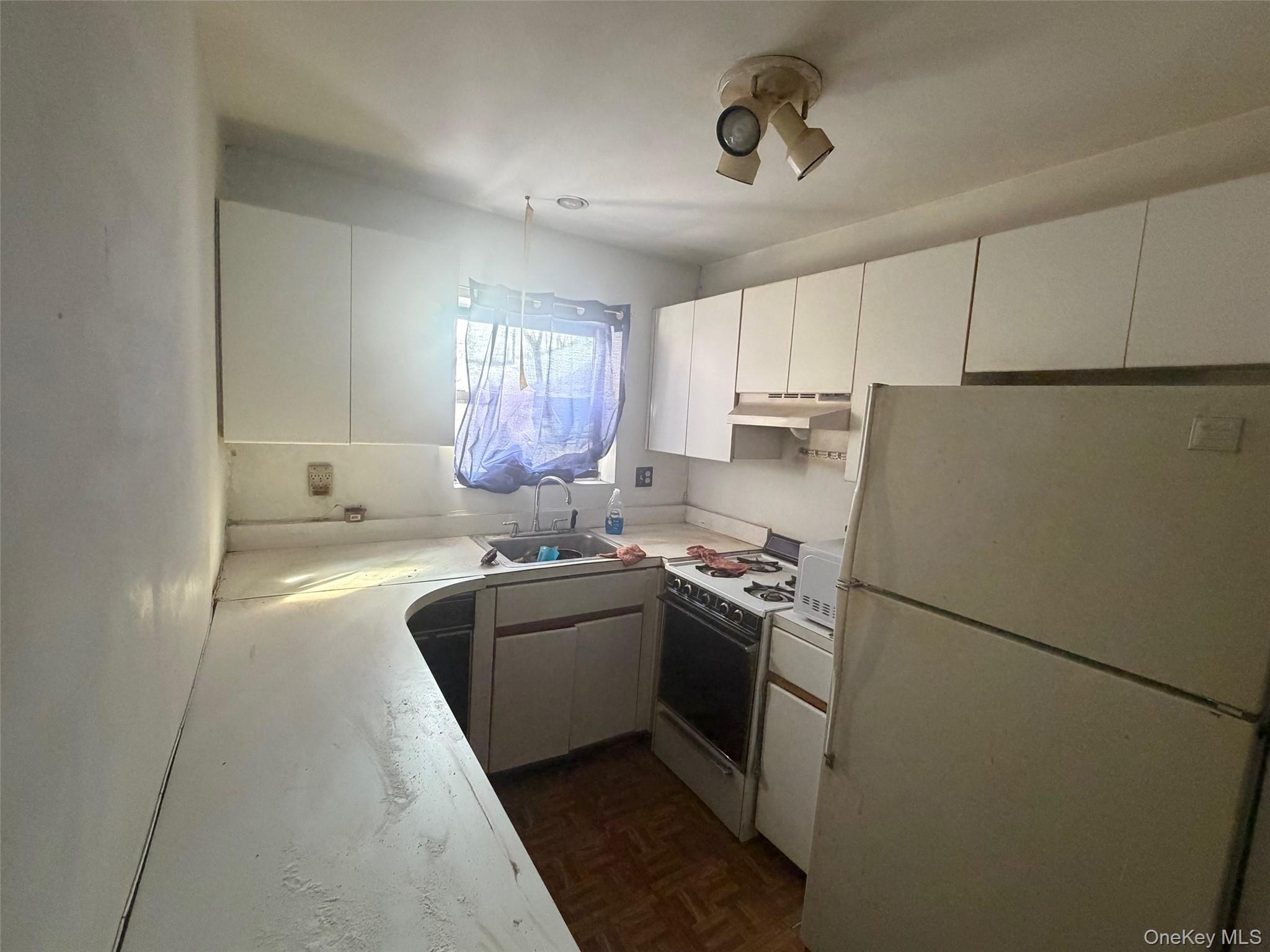 972 E 88th Street 1 - Photo 3
