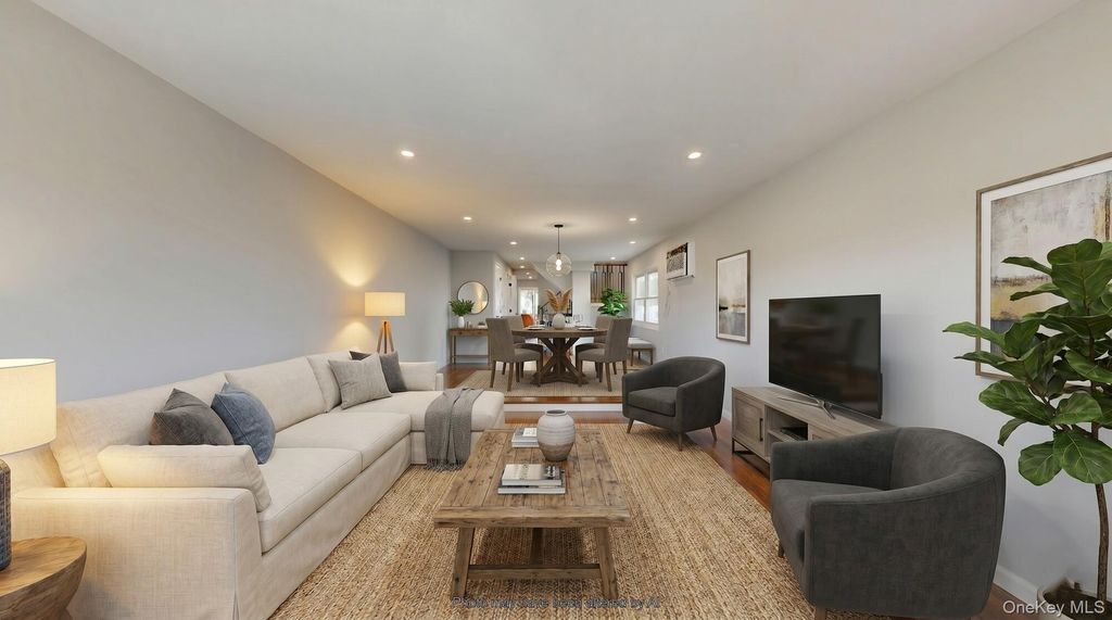 Photo of 8 Thayer Place, Staten Island, NY 10306 (MLS # 988005)