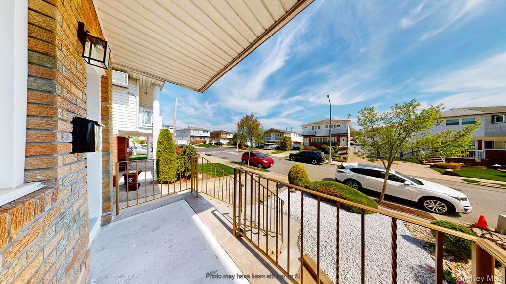 Photo of 8 Thayer Place, Staten Island, NY 10306 (MLS # 988005)