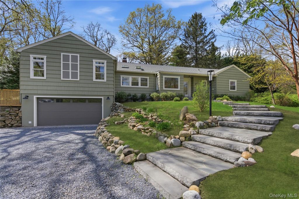 Photo of 19 Erick Court, Cold Spring Harbor, NY 11724 (MLS # 989234)