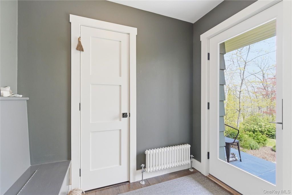 Photo of 19 Erick Court, Cold Spring Harbor, NY 11724 (MLS # 989234)