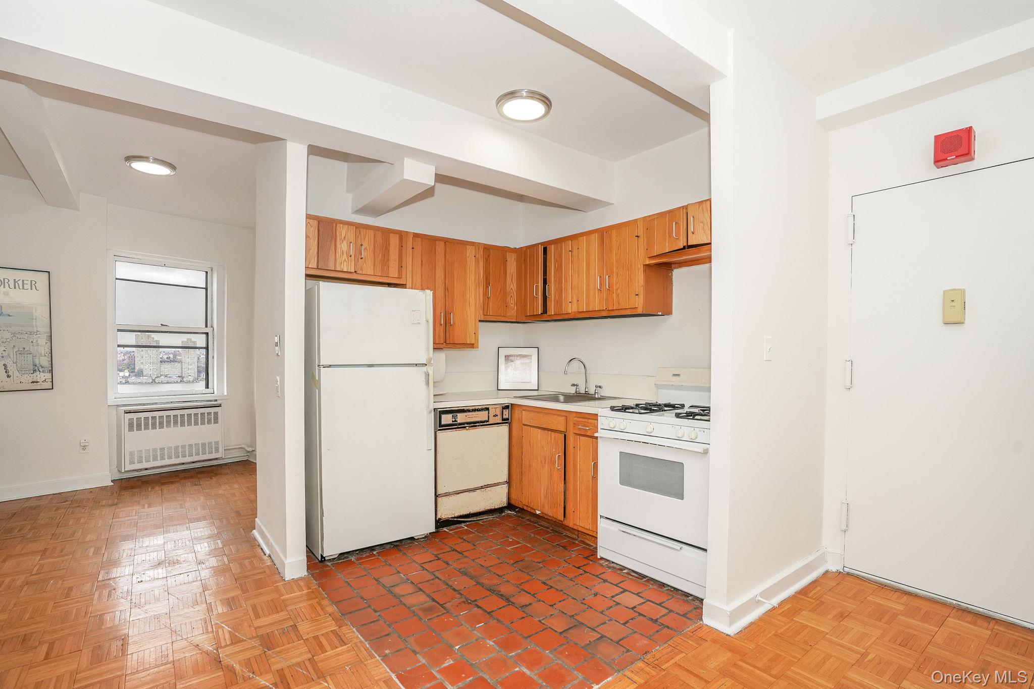 2166 Broadway 22B