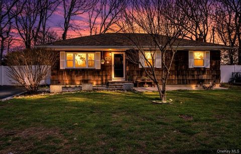 Photo of 167 Robinwood Drive, Shirley, NY 11967 (MLS # 986383)