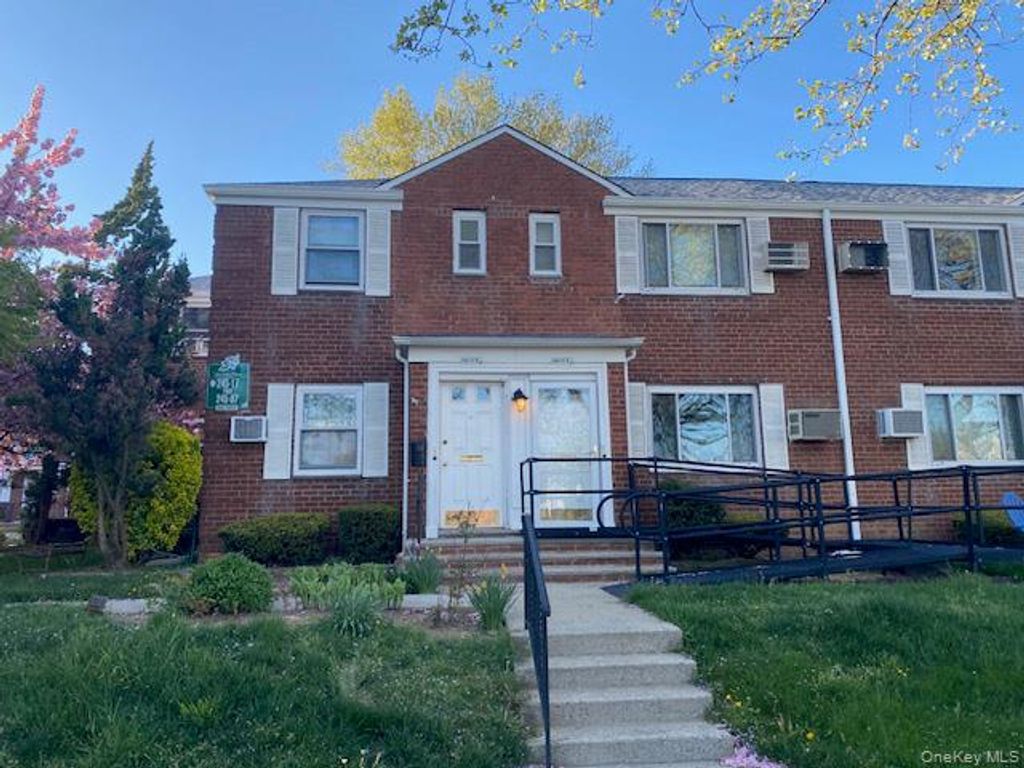 Photo of 245-21 Union Turnpike #C-2, Bellerose, NY 11426 (MLS # 988435)